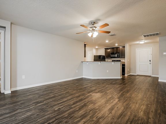 3rd image of 1002 Wynnmere Walk Ave