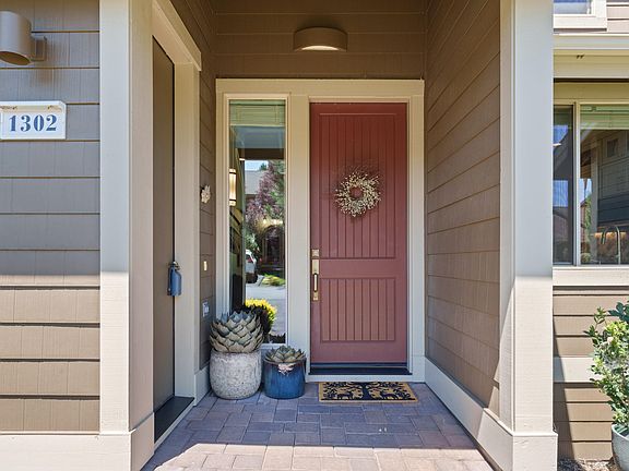 3rd image of 1302 Highland View Loop