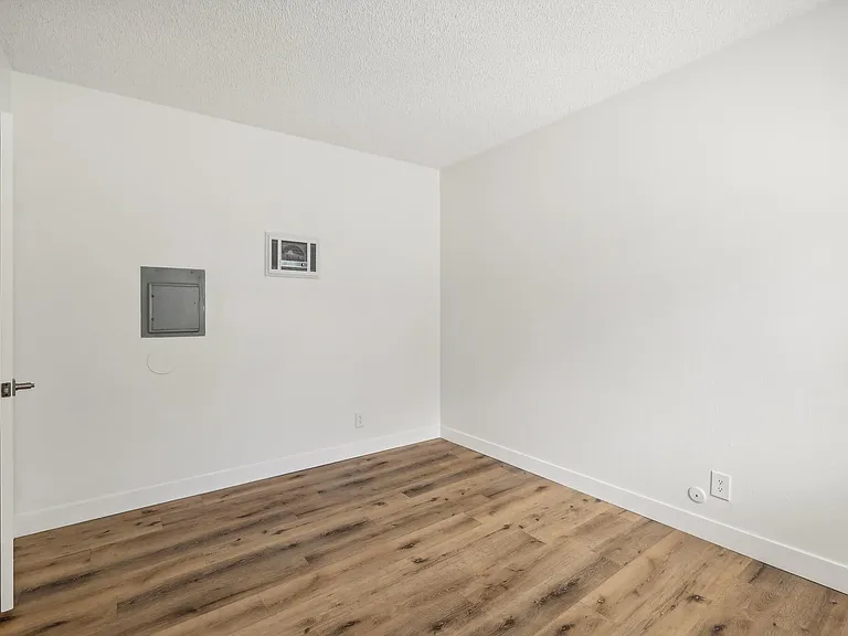 Valle at 9151 Kenwood — Photo 13