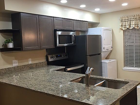 5th image of 2521 Pearl St APT 104