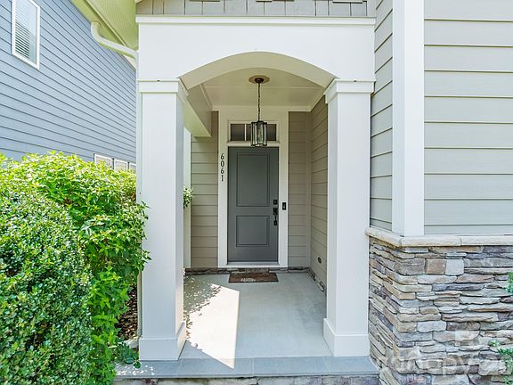 3rd image of 6061 Bountiful St