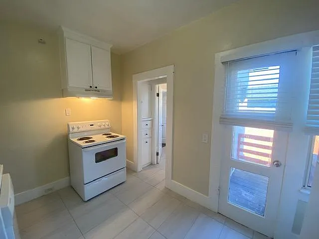 102 Broadway St — Photo 10