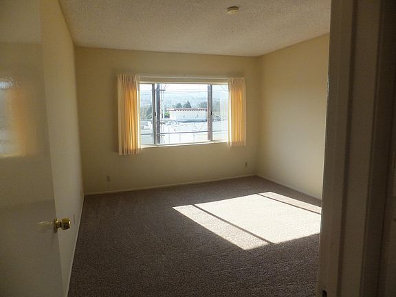 Hall bedroom