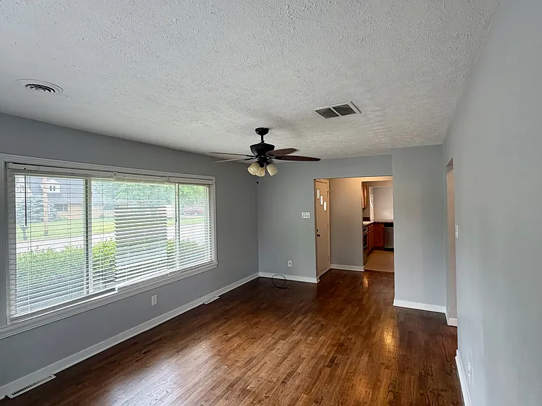 416 W Wenger Rd — Photo 15
