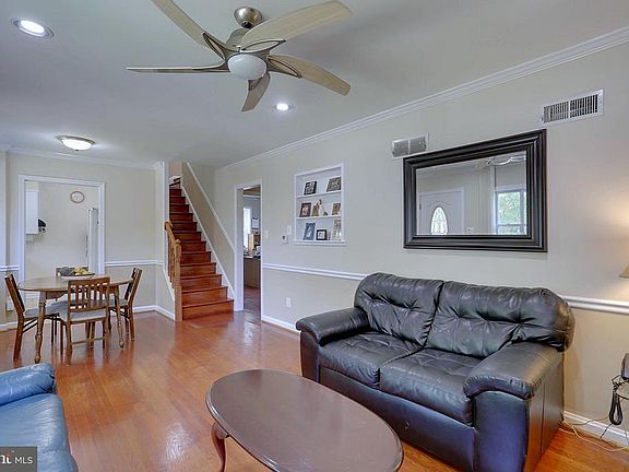 5th image of 10605 Lexington St