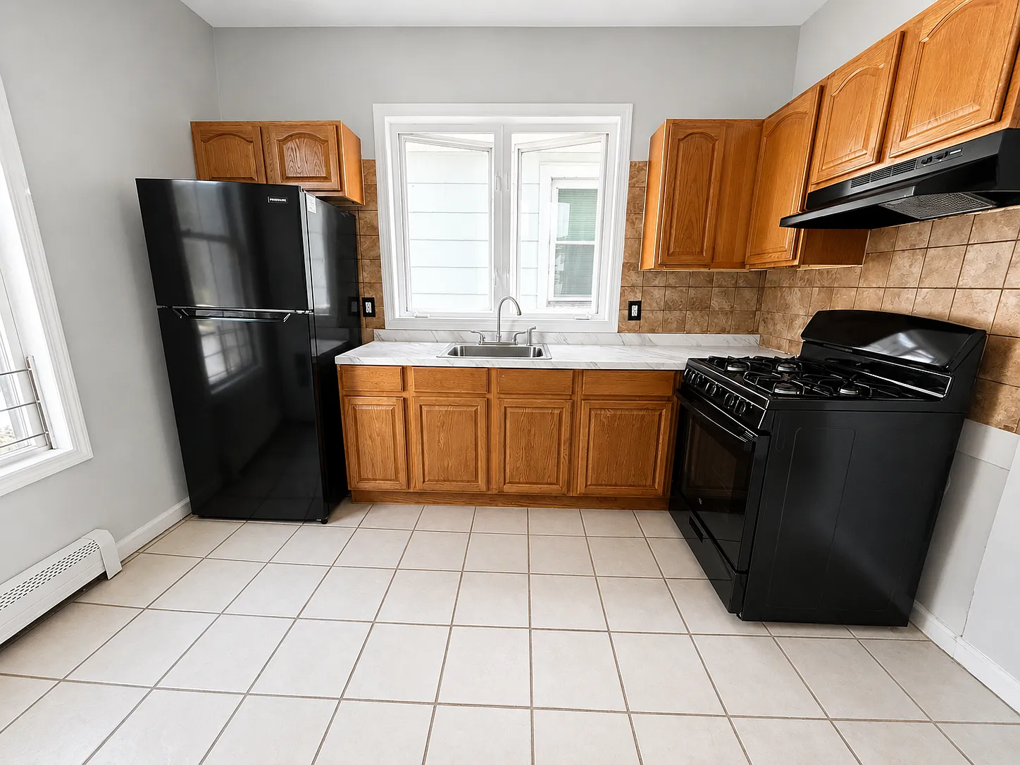 3 bed, 1200 sqft, $1,995 — Photo 2