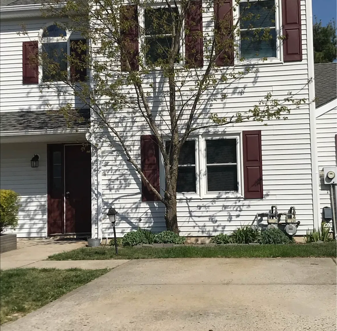 2 bed, 1.5 bath, 1366 sqft, $2,000 — Photo 1