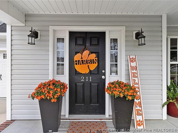 5th image of 211 Berkshire Ct