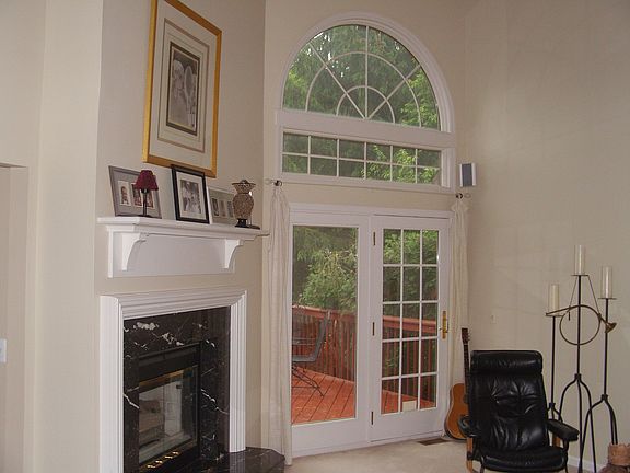 Living Room (2 way FP)