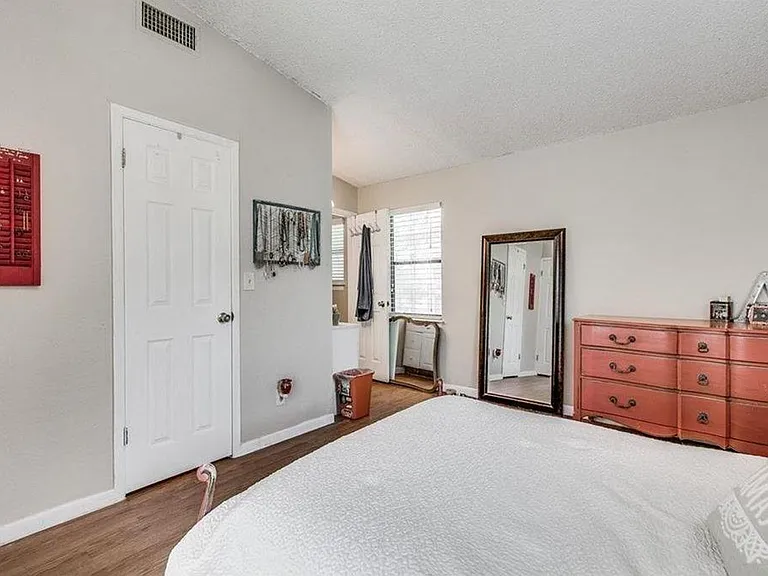 404 Franklin Blvd #B — Photo 10