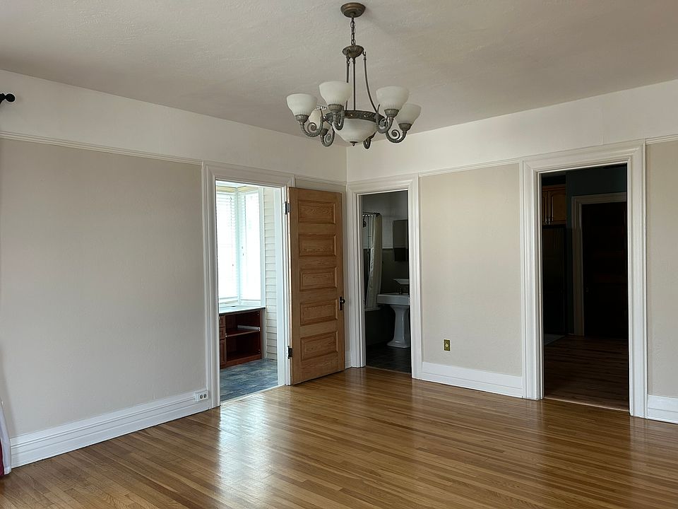 Front Bedroom2