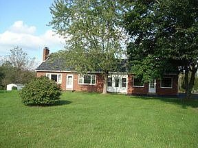 2nd image of 1425 Gravel Pike