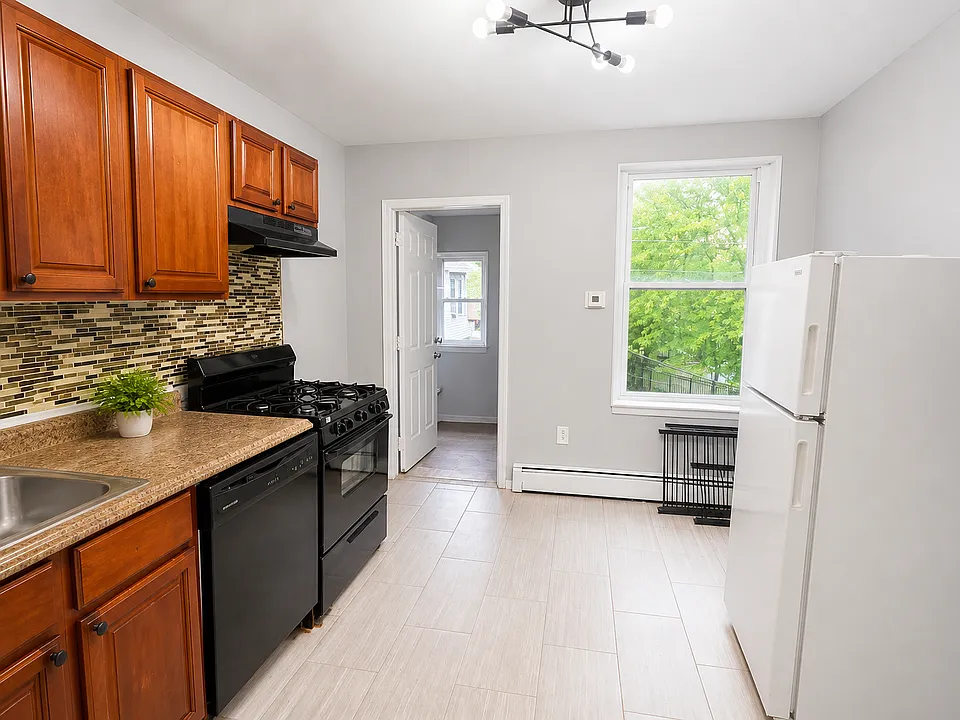112 Greenville Ave #2