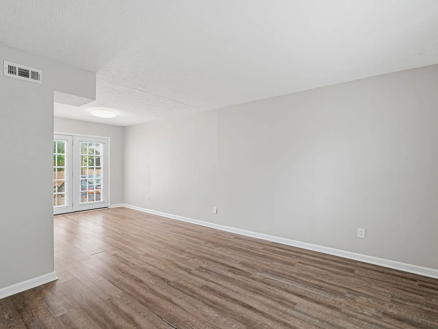 (ACH Cis) McMillan St (Units 1 - 6) - 2516 — Photo 1