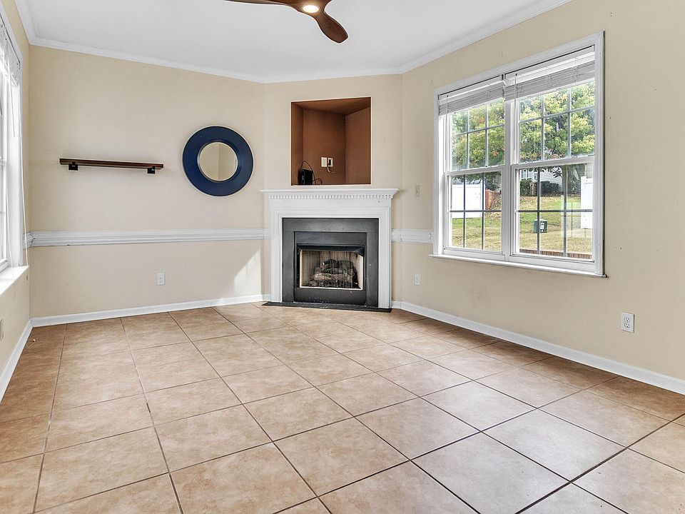 1st image of 372 Bayleigh Ct
