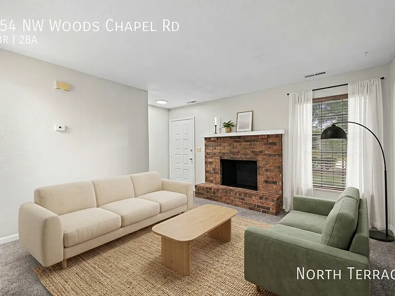 254 NW Woods Chapel Rd — Photo 2