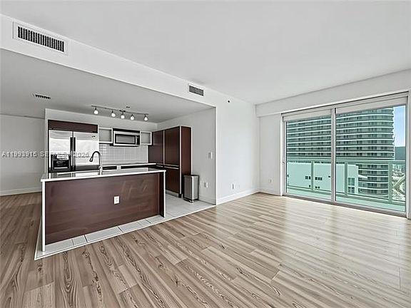 4th image of 1900 N Bayshore Dr APT 3811