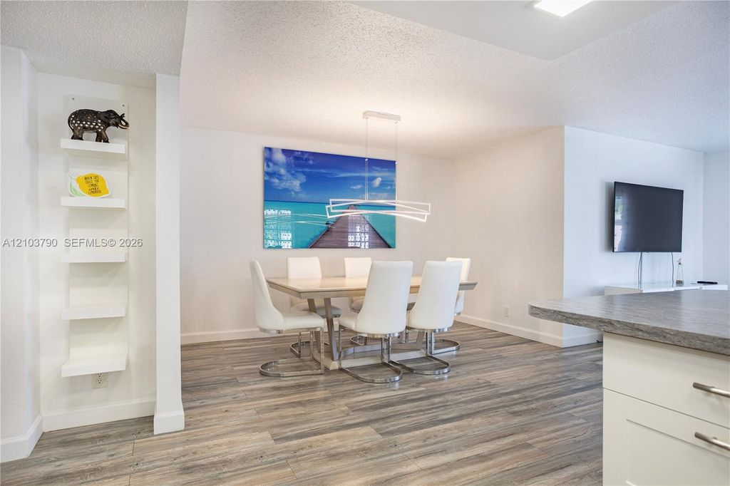 3951 NE 19th Rd APT 1702, photo 5