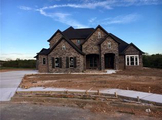 200 Egan Cir, Cave Springs, AR 72718