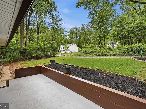 5th image of 65 Floral Ln