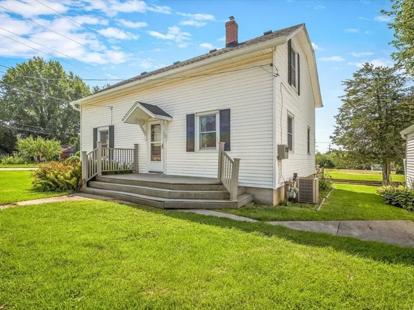 15 W Walnut St, Cedarville, IL 61013