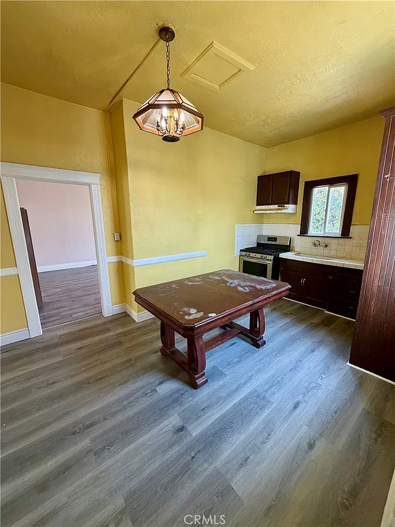 2 bed, 750 sqft, $2,400 — Photo 4