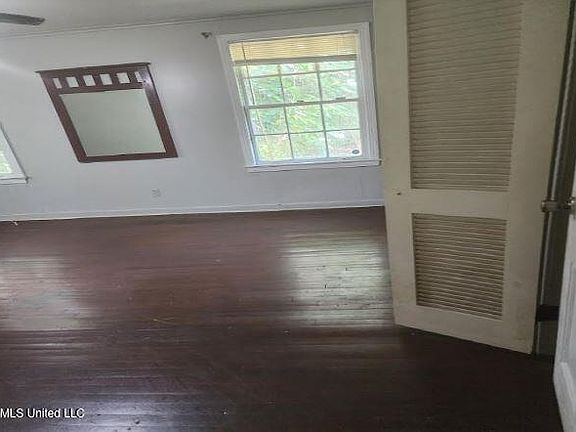 4th image of 1455 Parkside Dr