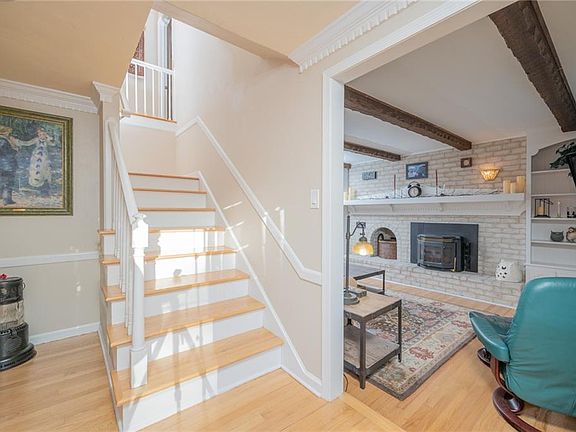 4th image of 365 Briarfield Dr