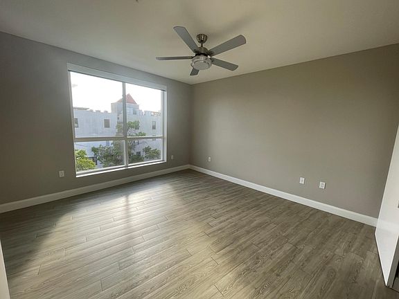 4th image of 605 W Date St #404