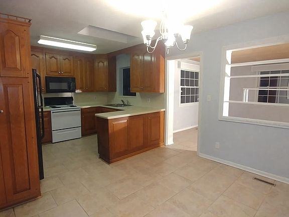 5th image of 3204 El Morro Dr E
