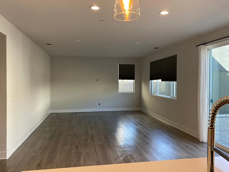 925 Bergenia St — Photo 10