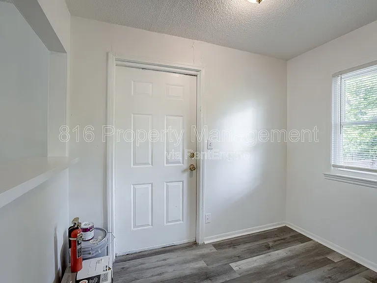 10009 Hardesty Ave — Photo 12