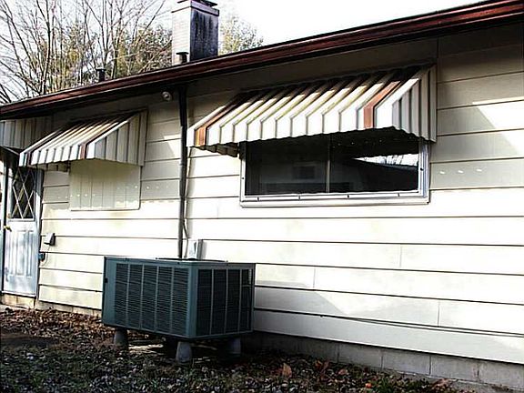 3rd image of 605 Crescent Dr