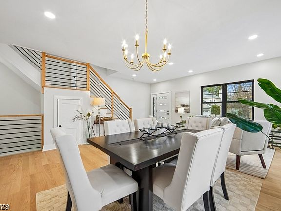 3rd image of 111 N Summit Ave