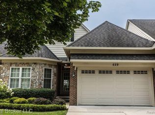 629 Mountain Cir, Rochester, MI 48306