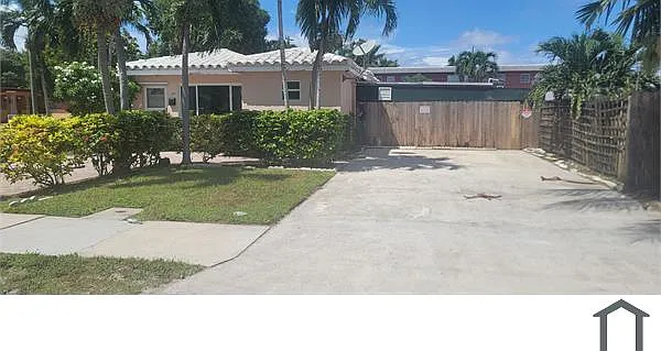 1855 Sherman St — Photo 2