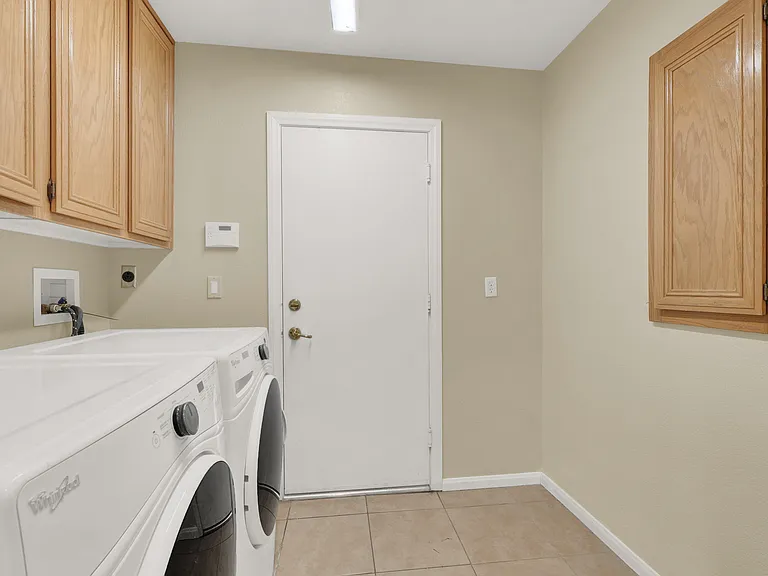 #GuardianRealty 224 Emerlad Vista Way Summerlin Rental Home laundry room_08142025