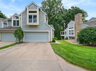 8065 Cobblestone Rd, Urbandale, IA 50322