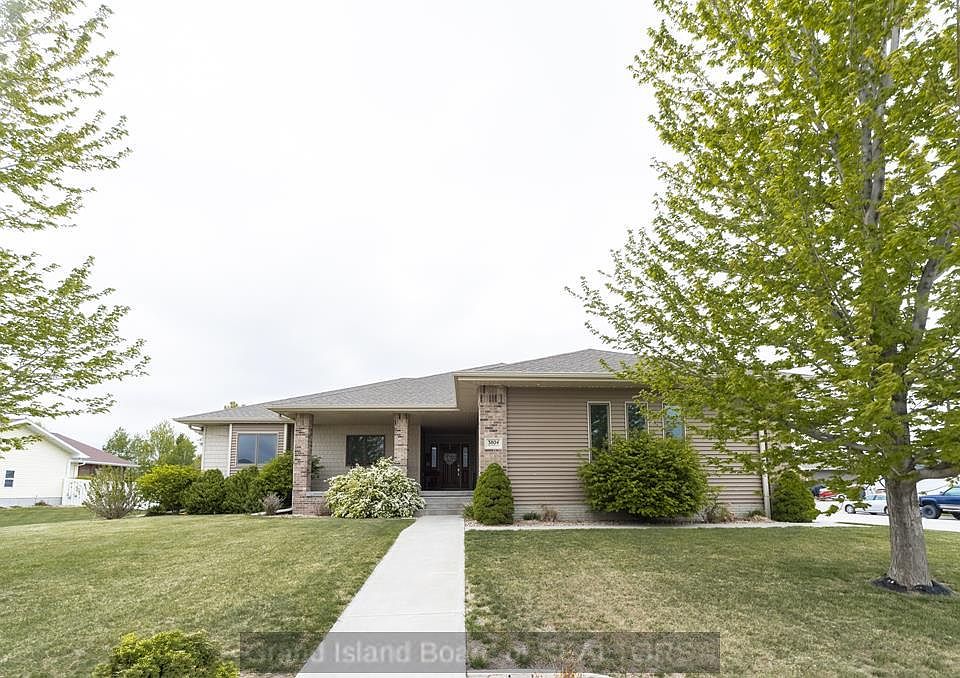 1st image of 3804 Sparrow Cir
