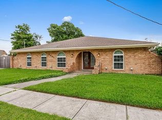 3001 Decomine Dr, Chalmette, LA 70043