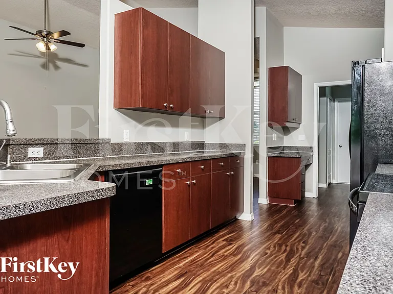 5108 Sylvania Ave — Photo 6