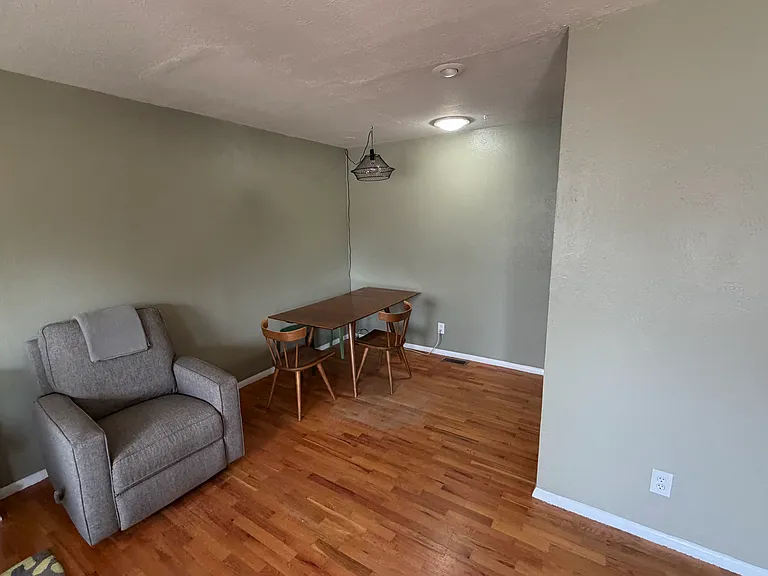 28 Oak St — Photo 4