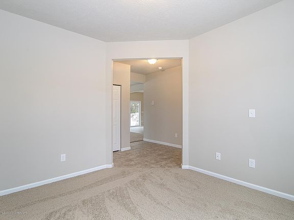 3rd image of 5343 Somerset Dr