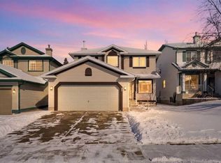 22 S Scenic View Close NW, Calgary, AB T3L 1Y5