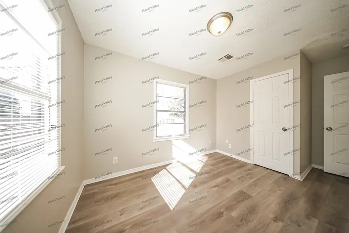 1517 Oelke Dr — Photo 8