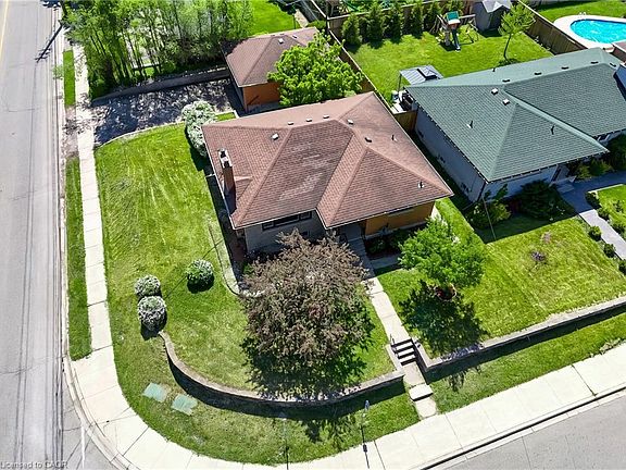 3rd image of 2 Westmount Rd
