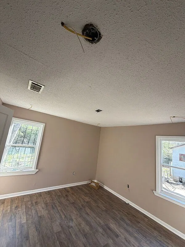 3 bed, 1.5 bath, 1165 sqft, $995 — Photo 3