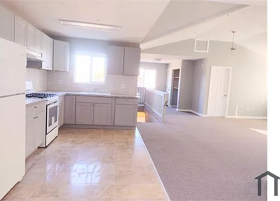 5 bed, 1700 sqft, $4,140 — Photo 2