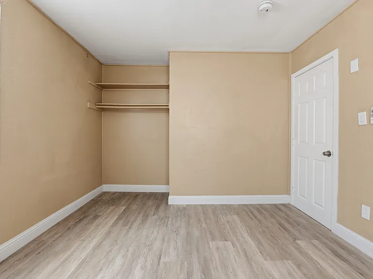 1639 E 6th St #1639 — Photo 8