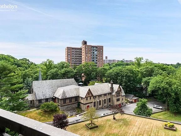 2nd image of 4901 Henry Hudson Pkwy W APT 8G